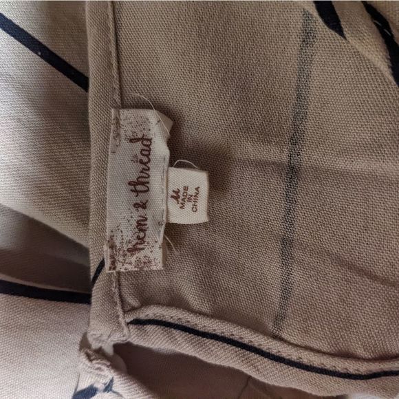 Hem & Thread Top. M - Picture 4 of 5